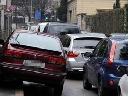 Sosta selvaggia ha le ore contate Varese fa la guerra agli abusivi