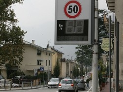 “Rallenta, corri gi&agrave; troppo” A Varese caccia ai dissuasori