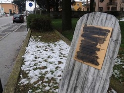 Varese, sfregiata la targa che ricorda Giorgio&nbsp;Perlasca