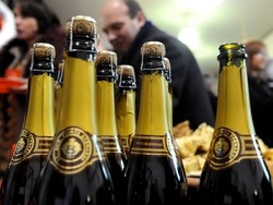 Lo spumante resta sul trono Batte ancora lo champagne