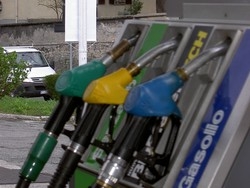 A Natale&nbsp;benzina “salata”: un pieno costa 2 euro in pi&ugrave;