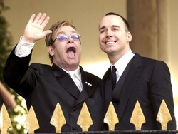 Il beb&egrave; Zachary non turba il sonno del pap&agrave; Elton John: dorme altrove