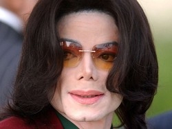 Jacko, omicidio o suicidio? Al via il processo al medico