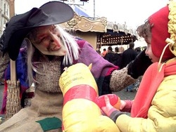 Sul carretto o in parapendio Attesa per l’arrivo della befana