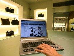 La piazza &egrave; troppo piccola E Varese vende on-line