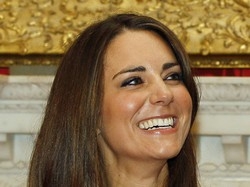 Kate si aggiusta il sorriso dal &laquo;mago dei denti&raquo;