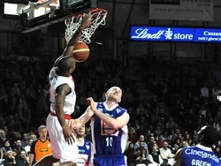 Varese schianta Cant&ugrave; Il derby &egrave; biancorosso
