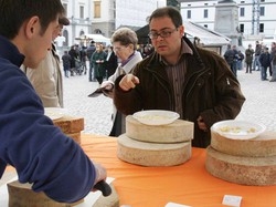 Alimenti, ok alle nuove etichette Il via da pomodoro e formaggi
