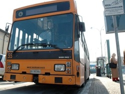 Fra tagli, aumenti e sconti viaggiare sul&nbsp;bus &egrave; un caos
