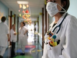 Medici e ospedale sotto assedio La suina mette in ginocchio tutti