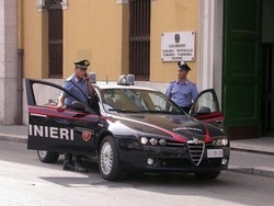 Lombardia; Varese, uccide padre a coltellate poi si impicca