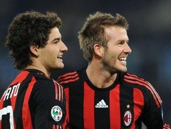 Calcio; Milan liquida la Lazio 3-0, sorpasso alla Juve