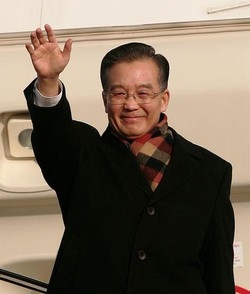 Cina; Media cinesi ignorano la scarpa lanciata contro Wen Jiabao