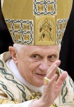 Papa; Sara’ a Torino il prossimo anno per ostensione Sindone