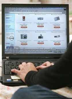 Sicilia; Catania, 27enne adesca e minaccia minorenni su internet