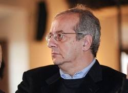 Veltroni: Berrlusconi si inchini a Costituzione su cui giura