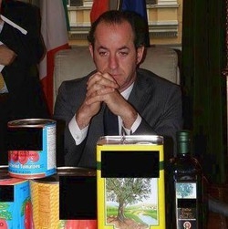 Sequestrate a Salerno 142 tonnellate di falsi San Marzano