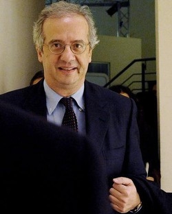 Pd; Veltroni, primo giorno da ex: In questi mesi sentivo il peso