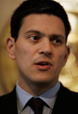 GB; Ministro Esteri Miliband a sorpresa in Iraq