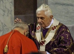 Papa: Lotta alla poverta’ rende possibile la pace