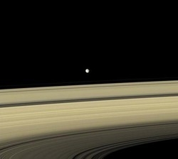 Spazio, sonda Cassini scopre una nuova luna di Saturno