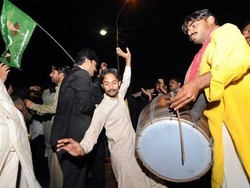 Pakistan; Zardari cede, Sharif esulta, annullata Lunga Marcia