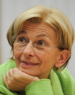 Francia; Legione d’onore a Emma Bonino “militante europea”
