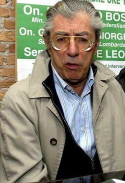 Casa; Bossi insiste: Berlusconi trovi l’accordo con le Regioni