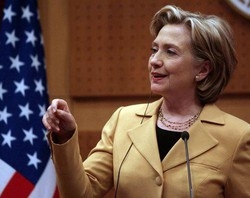 Hillary Clinton in Messico, per Obama guai nel “cortile di casa”