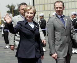 Messico; Clinton fa tappa a Monterrey, incontrerà studenti