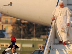 Papa; Lancet contro Ratzinger: “distorce” scienza su preservativi