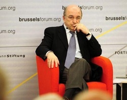 Crisi; Almunia: Ancora rischio credito ma forse arriva primavera