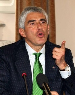 G20; Casini: Berlusconi è migliorato, dalle corna all”urletto’