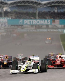 F1; Gp Malaysia: vince ancora Button,ma è pagliacciata senza gara