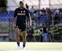 Calcio; Adriano, Cbf: Momento delicato, è a Rio con la famiglia