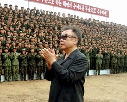 Nordcorea; Kim, confermato a guida Paese, appare in pubblico