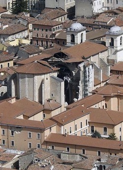 Sisma Abruzzo, Pm dispone sequestro Casa studente e tribunale