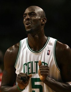 Nba; Boston Celtics: Garnett rischia di saltare tutti i playoff