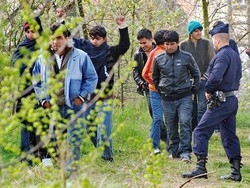 Immigrati; Arrestati 190 migranti illegali a Calais, in Francia