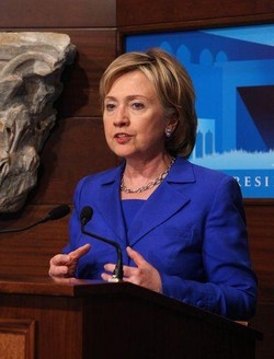 Usa; Bill e Hillary Clinton mano nella mano. E’ tornato l’amore?