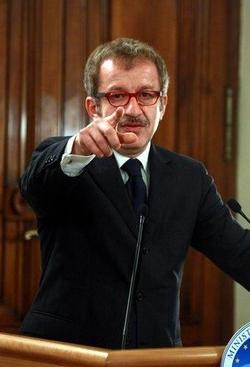 Sicurezza;Pressing Maroni:Possibile fiducia. Pd-Idv:Ddl disumano