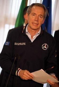 Sisma Abruzzo; Bertolaso: Entro ottobre via le persone da tende