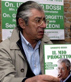 Immigrati; Bossi rivendica: Premier segue nostre idee. Pd attacca