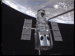 Spazio; Prima passeggiata spaziale per riparazione “Hubble”