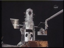 Spazio; Iniziata seconda passeggiata per riparazione “Hubble”