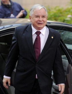 Polonia; Kaczynski: rischioso adottare euro a breve.Non è panacea