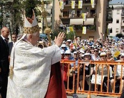 Papa a cimitero militare Cassino: Ancora oggi guerre fratricide