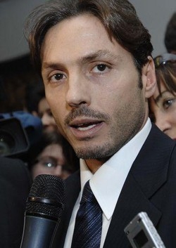 Berlusconi; Pier Silvio replica a Franceschini:come si permette?