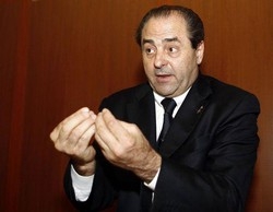 Berlusconi; Di Pietro: Basta con uso aerei di Stato, è peculato
