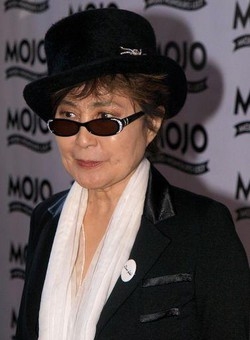 Musica; A Yoko Ono premio alla carriera da rivista musicale Mojo